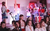 Patriotyczne widowisko w wykonaniu uczniów i abolwentów SP w Malcu