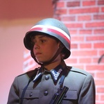 Patriotyczne widowisko w wykonaniu uczniów i abolwentów SP w Malcu