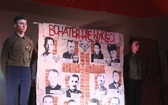 Patriotyczne widowisko w wykonaniu uczniów i abolwentów SP w Malcu