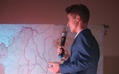 Patriotyczne widowisko w wykonaniu uczniów i abolwentów SP w Malcu