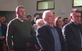 Patriotyczne widowisko w wykonaniu uczniów i abolwentów SP w Malcu