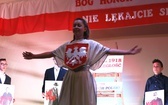 Patriotyczne widowisko w wykonaniu uczniów i abolwentów SP w Malcu