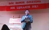 Patriotyczne widowisko w wykonaniu uczniów i abolwentów SP w Malcu
