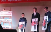 Patriotyczne widowisko w wykonaniu uczniów i abolwentów SP w Malcu