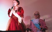 Patriotyczne widowisko w wykonaniu uczniów i abolwentów SP w Malcu