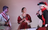 Patriotyczne widowisko w wykonaniu uczniów i abolwentów SP w Malcu