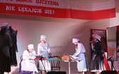 Patriotyczne widowisko w wykonaniu uczniów i abolwentów SP w Malcu