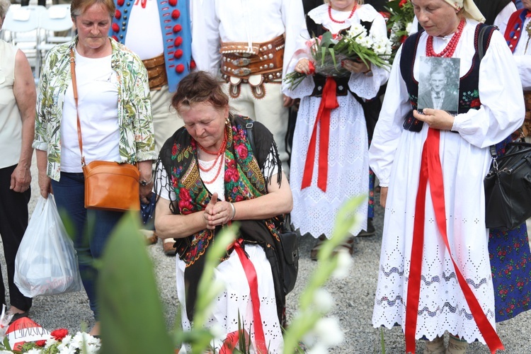 Poświęcenie pomnika pomordowanych żołnierzy "Bartka" w Starym Grodkowie