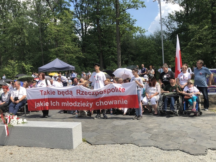 Poświęcenie pomnika pomordowanych żołnierzy "Bartka" w Starym Grodkowie