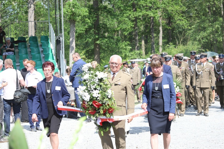 Poświęcenie pomnika pomordowanych żołnierzy "Bartka" w Starym Grodkowie