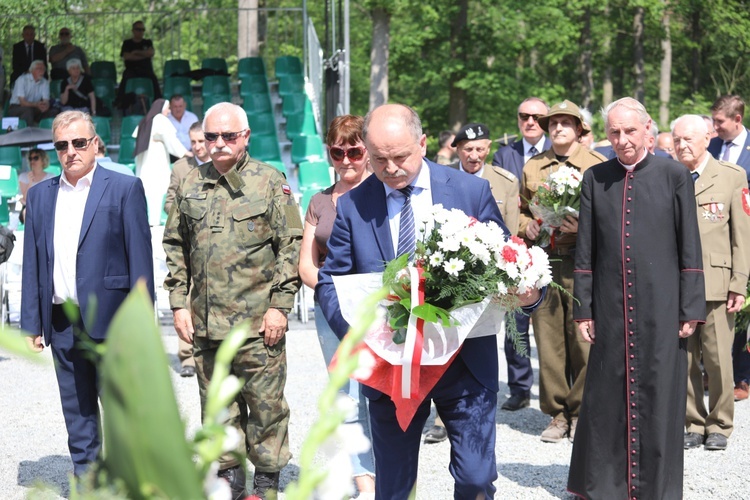 Poświęcenie pomnika pomordowanych żołnierzy "Bartka" w Starym Grodkowie