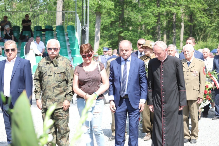 Poświęcenie pomnika pomordowanych żołnierzy "Bartka" w Starym Grodkowie