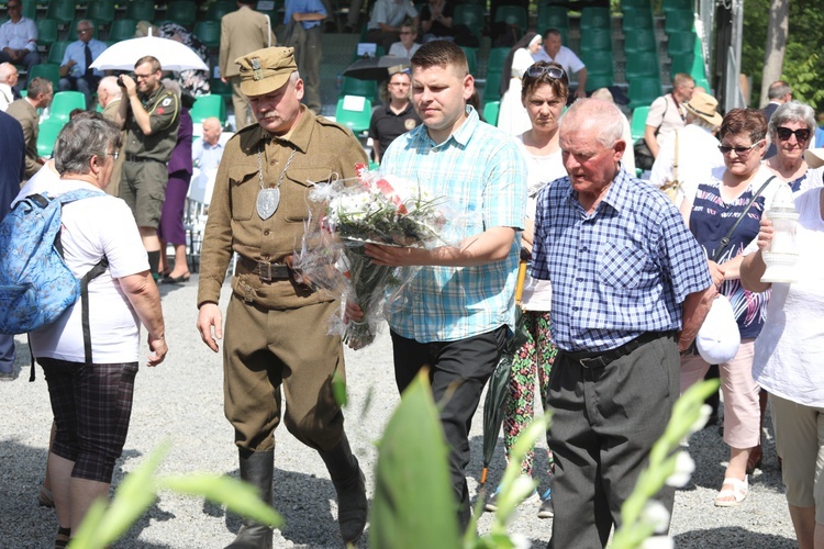 Poświęcenie pomnika pomordowanych żołnierzy "Bartka" w Starym Grodkowie