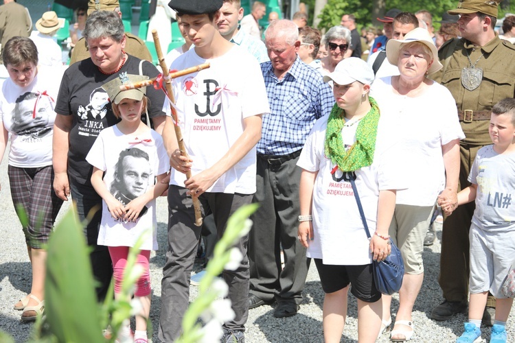 Poświęcenie pomnika pomordowanych żołnierzy "Bartka" w Starym Grodkowie