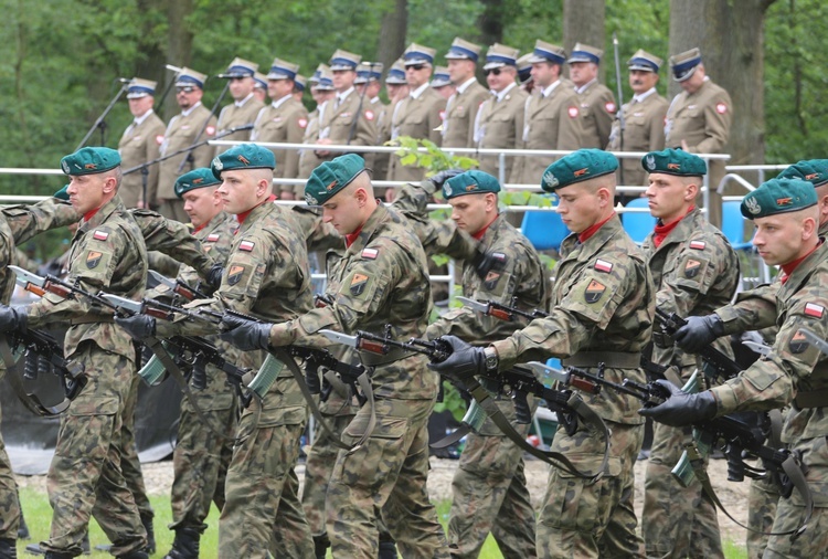 Poświęcenie pomnika pomordowanych żołnierzy "Bartka" w Starym Grodkowie