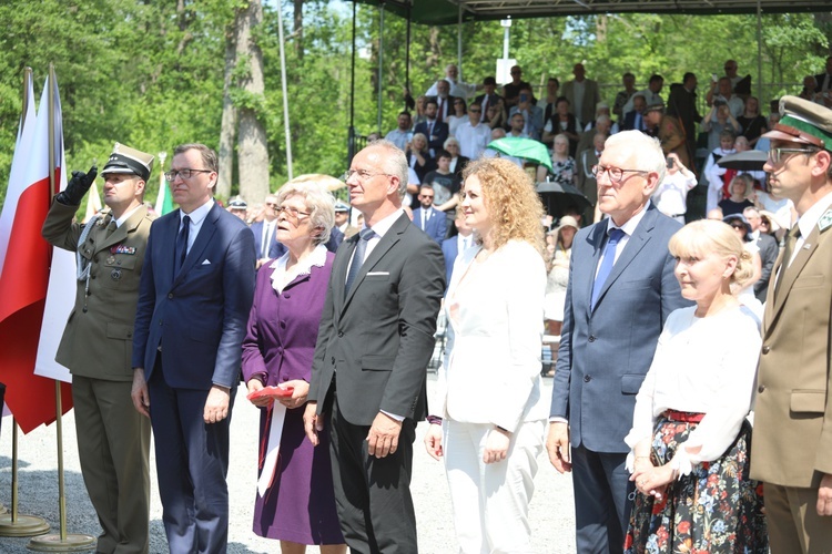 Poświęcenie pomnika pomordowanych żołnierzy "Bartka" w Starym Grodkowie