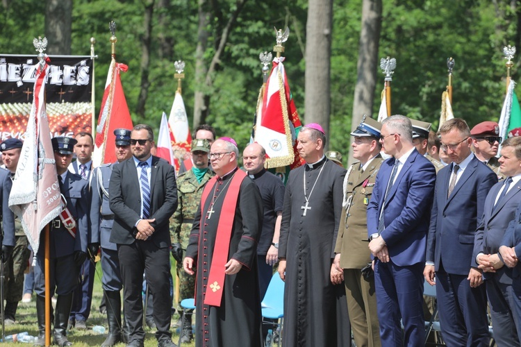 Poświęcenie pomnika pomordowanych żołnierzy "Bartka" w Starym Grodkowie