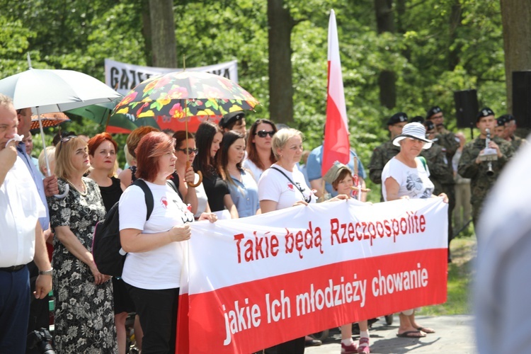 Poświęcenie pomnika pomordowanych żołnierzy "Bartka" w Starym Grodkowie