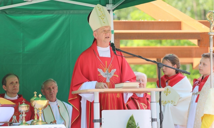 Poświęcenie pomnika pomordowanych żołnierzy "Bartka" w Starym Grodkowie