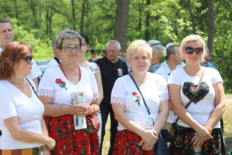 Poświęcenie pomnika pomordowanych żołnierzy "Bartka" w Starym Grodkowie