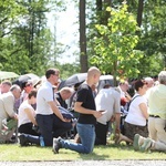 Poświęcenie pomnika pomordowanych żołnierzy "Bartka" w Starym Grodkowie