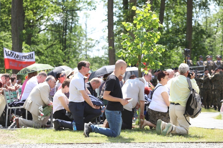 Poświęcenie pomnika pomordowanych żołnierzy "Bartka" w Starym Grodkowie