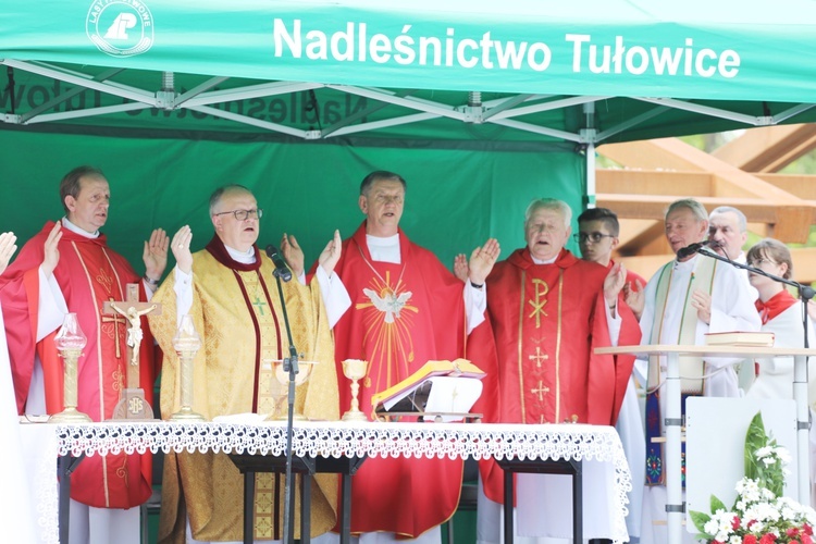 Poświęcenie pomnika pomordowanych żołnierzy "Bartka" w Starym Grodkowie