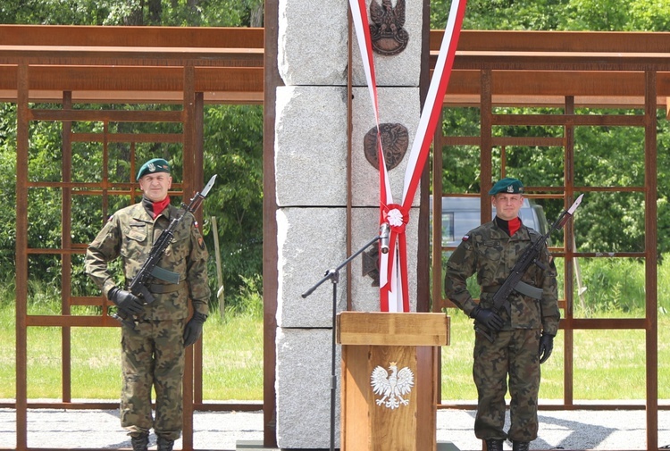 Poświęcenie pomnika pomordowanych żołnierzy "Bartka" w Starym Grodkowie