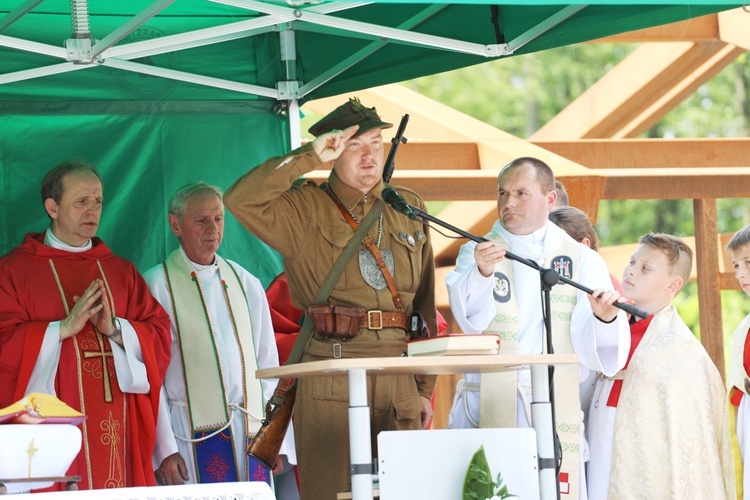 Poświęcenie pomnika pomordowanych żołnierzy "Bartka" w Starym Grodkowie