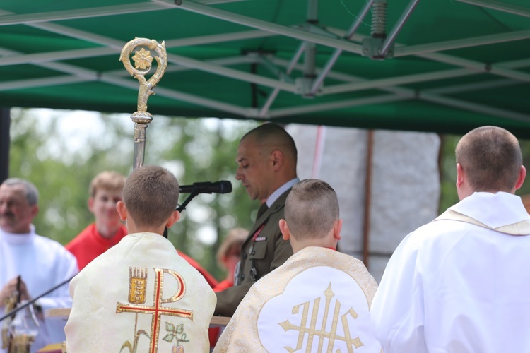 Poświęcenie pomnika pomordowanych żołnierzy "Bartka" w Starym Grodkowie