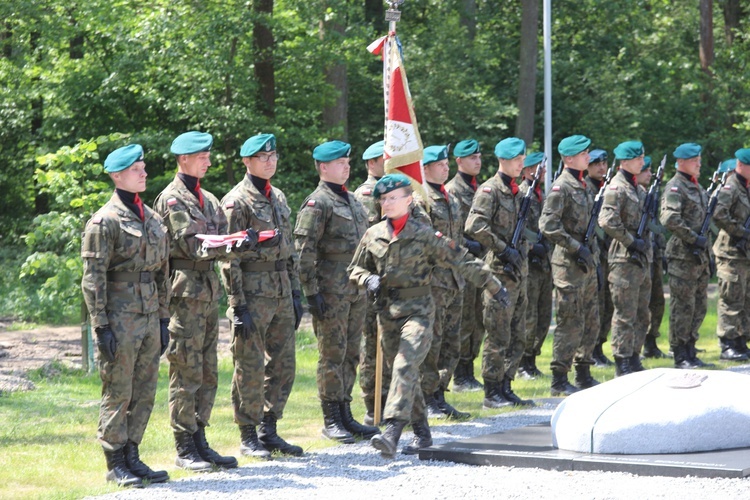 Poświęcenie pomnika pomordowanych żołnierzy "Bartka" w Starym Grodkowie