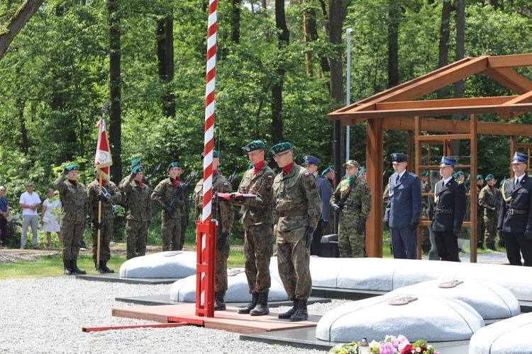 Poświęcenie pomnika pomordowanych żołnierzy "Bartka" w Starym Grodkowie