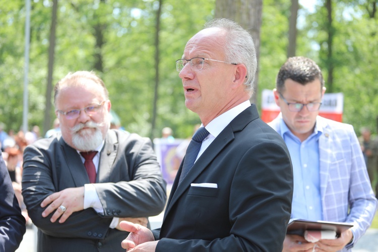 Poświęcenie pomnika pomordowanych żołnierzy "Bartka" w Starym Grodkowie