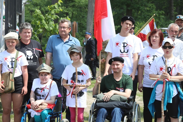 Poświęcenie pomnika pomordowanych żołnierzy "Bartka" w Starym Grodkowie