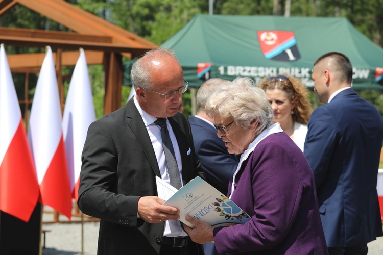 Poświęcenie pomnika pomordowanych żołnierzy "Bartka" w Starym Grodkowie