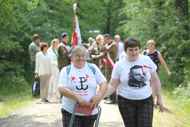 Poświęcenie pomnika pomordowanych żołnierzy "Bartka" w Starym Grodkowie