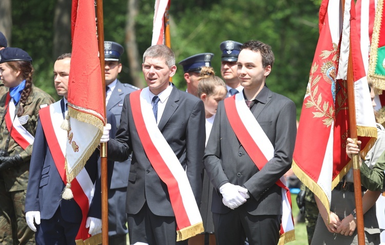 Poświęcenie pomnika pomordowanych żołnierzy "Bartka" w Starym Grodkowie