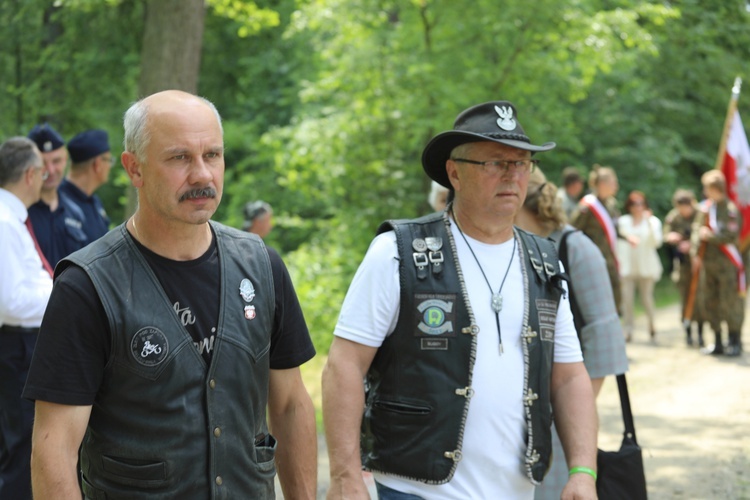 Poświęcenie pomnika pomordowanych żołnierzy "Bartka" w Starym Grodkowie