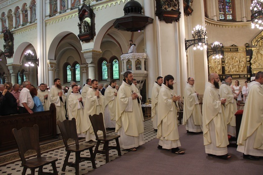 Panewniki. Święcenia u franciszkanów i cystersów