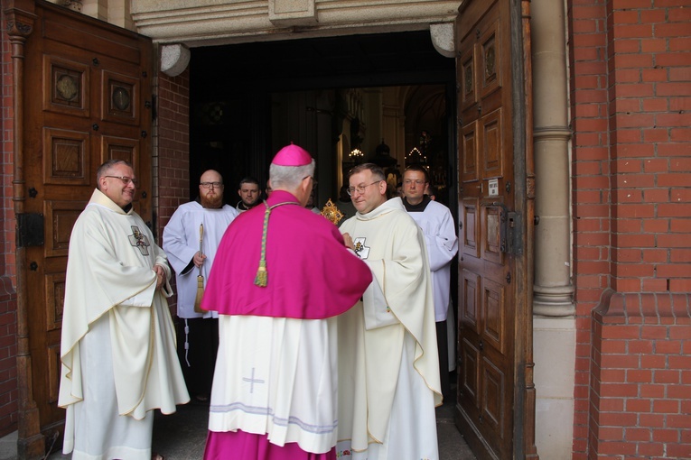 Panewniki. Święcenia u franciszkanów i cystersów