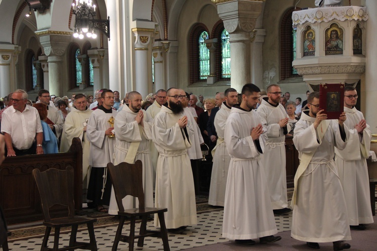 Panewniki. Święcenia u franciszkanów i cystersów