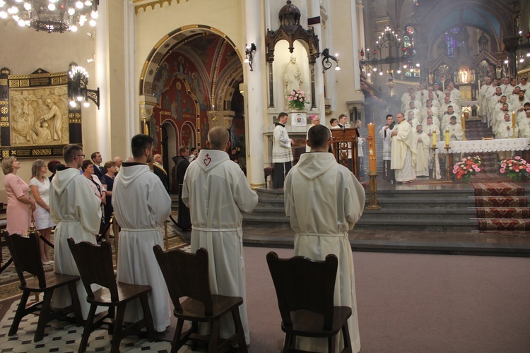 Panewniki. Święcenia u franciszkanów i cystersów