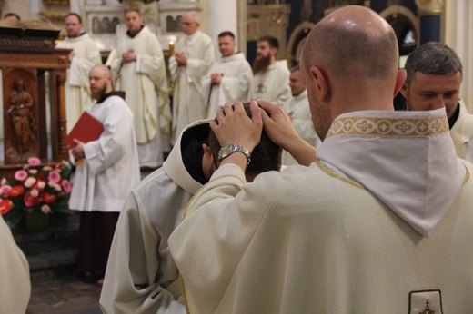 Panewniki. Święcenia u franciszkanów i cystersów