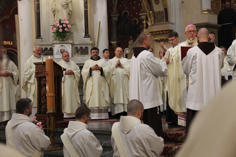 Panewniki. Święcenia u franciszkanów i cystersów