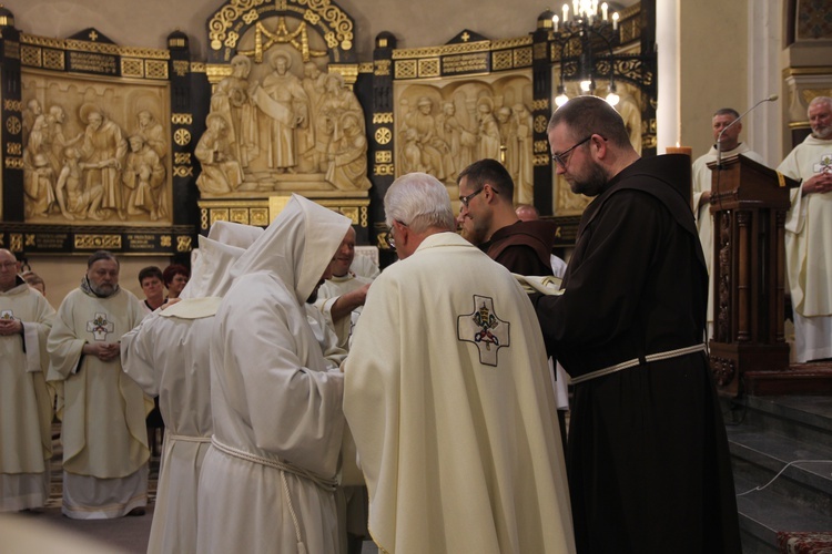 Panewniki. Święcenia u franciszkanów i cystersów