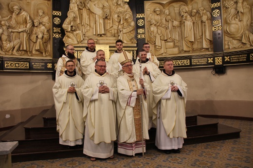 Panewniki. Święcenia u franciszkanów i cystersów