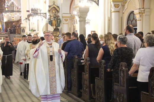 Panewniki. Święcenia u franciszkanów i cystersów