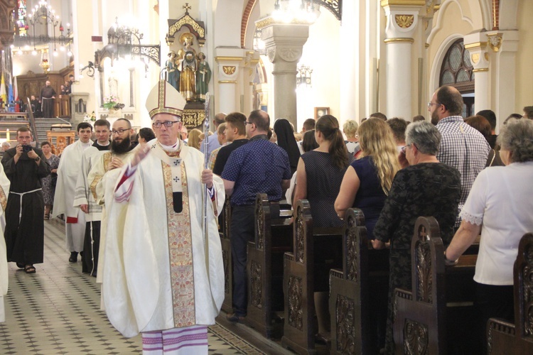 Panewniki. Święcenia u franciszkanów i cystersów