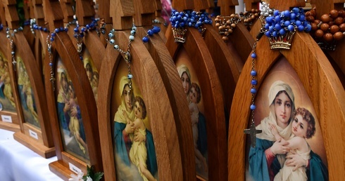 Tłumy na Górze Chełmskiej. Do sanktuarium przybyli przedstawiciele Apostolatu Pielgrzymującej Matki Bożej