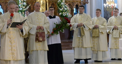 Podziękowanie za formację i święcenia diakonatu.